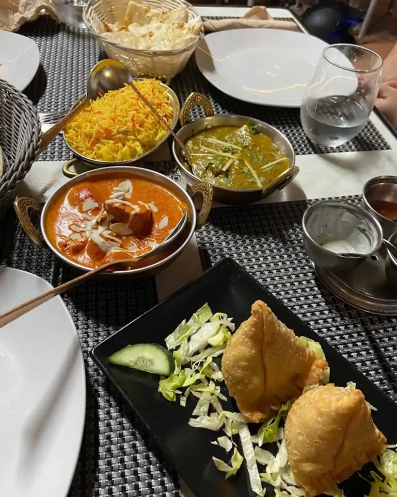 Bollywood Indian Restaurant Especialidades con Arroz Precios del Menú