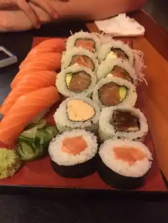 Menú Sushi Bar Comida Japonesa Rollitos Especiales